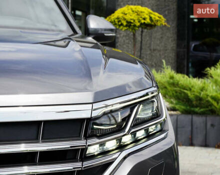 Серый Фольксваген Туарег, объемом двигателя 3 л и пробегом 160 тыс. км за 51500 $, фото 10 на Automoto.ua