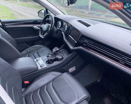 Серый Фольксваген Туарег, объемом двигателя 2.97 л и пробегом 180 тыс. км за 38000 $, фото 1 на Automoto.ua