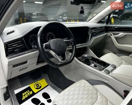 Фольксваген Туарег 2020 у Чернівцях на Automoto.ua Сірий Фольксваген Туарег, об'ємом двигуна 3 л та пробігом 90 тис. км за 50500 $, фото 10 на Automoto.ua