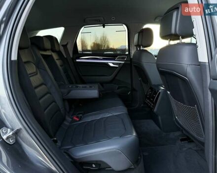 Серый Фольксваген Туарег, объемом двигателя 3 л и пробегом 135 тыс. км за 52999 $, фото 67 на Automoto.ua