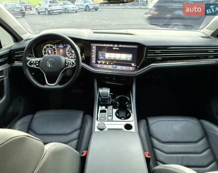 Серый Фольксваген Туарег, объемом двигателя 3 л и пробегом 56 тыс. км за 49000 $, фото 12 на Automoto.ua