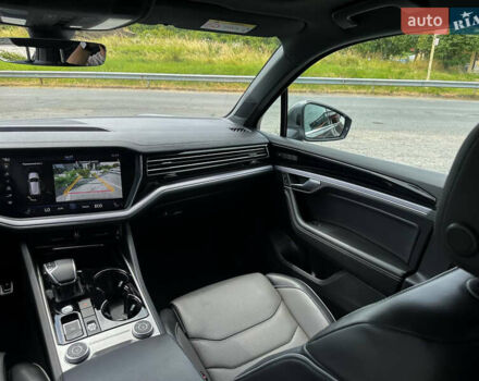 Серый Фольксваген Туарег, объемом двигателя 3 л и пробегом 160 тыс. км за 51500 $, фото 59 на Automoto.ua