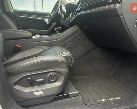 Сірий Фольксваген Туарег, об'ємом двигуна 3 л та пробігом 88 тис. км за 39726 $, фото 5 на Automoto.ua