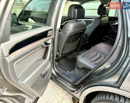 Серый Фольксваген Туарег, объемом двигателя 2.97 л и пробегом 125 тыс. км за 46800 $, фото 24 на Automoto.ua