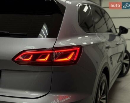 Серый Фольксваген Туарег, объемом двигателя 2.97 л и пробегом 53 тыс. км за 57000 $, фото 12 на Automoto.ua