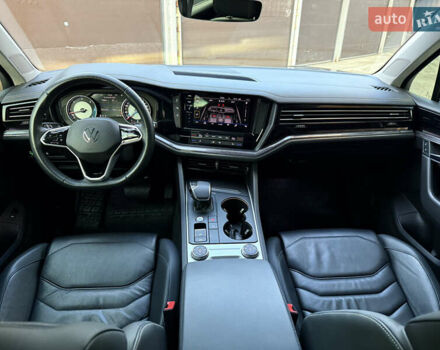Серый Фольксваген Туарег, объемом двигателя 2.97 л и пробегом 125 тыс. км за 46800 $, фото 30 на Automoto.ua