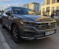 Серый Фольксваген Туарег, объемом двигателя 3.96 л и пробегом 185 тыс. км за 50100 $, фото 1 на Automoto.ua
