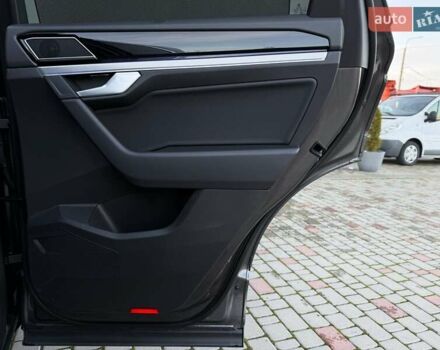 Серый Фольксваген Туарег, объемом двигателя 3 л и пробегом 135 тыс. км за 52999 $, фото 66 на Automoto.ua