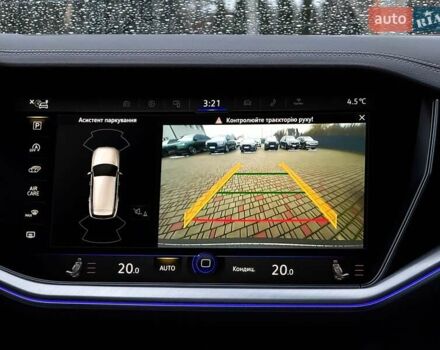 Серый Фольксваген Туарег, объемом двигателя 3 л и пробегом 135 тыс. км за 52999 $, фото 84 на Automoto.ua