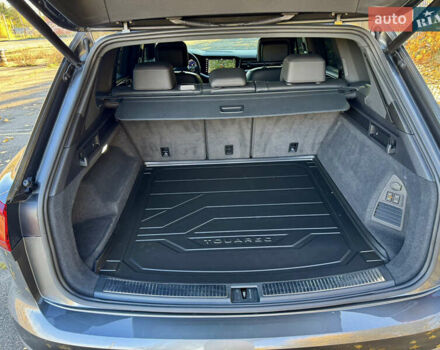 Фольксваген Туарег 2020 у Кривому Розі на Automoto.ua Сірий Фольксваген Туарег, об'ємом двигуна 3.96 л та пробігом 111 тис. км за 72000 $, фото 26 на Automoto.ua