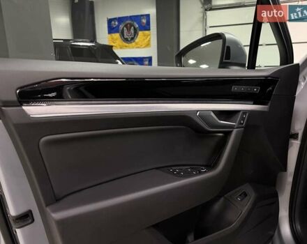 Серый Фольксваген Туарег, объемом двигателя 2.97 л и пробегом 53 тыс. км за 57000 $, фото 39 на Automoto.ua