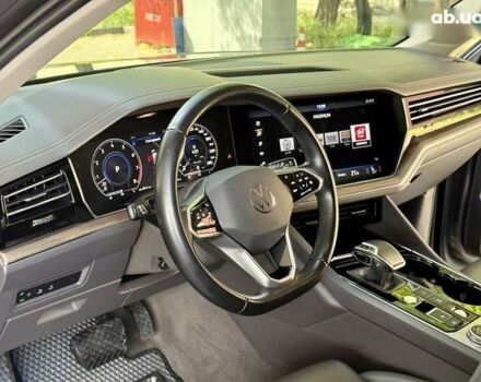 Сірий Фольксваген Туарег, об'ємом двигуна 3 л та пробігом 100 тис. км за 49500 $, фото 23 на Automoto.ua