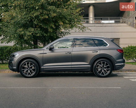 Фольксваген Туарег 2020 в Киеве на Automoto.ua Серый Фольксваген Туарег, объемом двигателя 3 л и пробегом 45 тыс. км за 59900 $, фото 3 на Automoto.ua