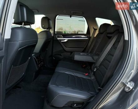 Серый Фольксваген Туарег, объемом двигателя 3 л и пробегом 135 тыс. км за 52999 $, фото 55 на Automoto.ua