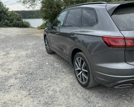 Серый Фольксваген Туарег, объемом двигателя 2.97 л и пробегом 108 тыс. км за 57800 $, фото 2 на Automoto.ua