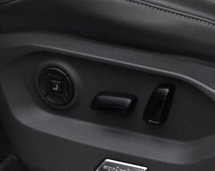 Сірий Фольксваген Туарег, об'ємом двигуна 2.99 л та пробігом 204 тис. км за 41999 $, фото 13 на Automoto.ua