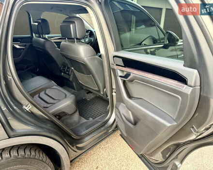 Серый Фольксваген Туарег, объемом двигателя 2.97 л и пробегом 125 тыс. км за 46800 $, фото 22 на Automoto.ua