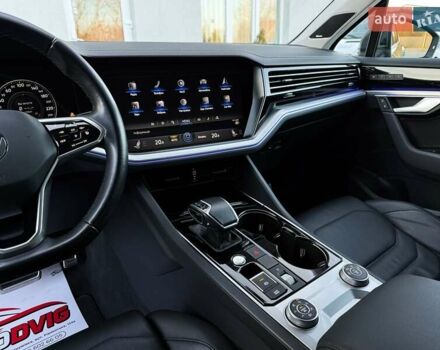 Серый Фольксваген Туарег, объемом двигателя 3 л и пробегом 135 тыс. км за 52999 $, фото 46 на Automoto.ua