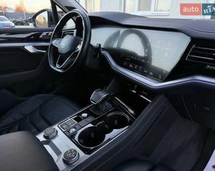 Серый Фольксваген Туарег, объемом двигателя 3 л и пробегом 135 тыс. км за 52999 $, фото 81 на Automoto.ua