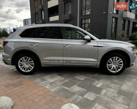 Фольксваген Туарег 2020 у Києві на Automoto.ua Сірий Фольксваген Туарег, об'ємом двигуна 3 л та пробігом 41 тис. км за 48700 $, фото 7 на Automoto.ua