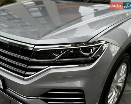 Фольксваген Туарег 2020 у Києві на Automoto.ua Сірий Фольксваген Туарег, об'ємом двигуна 3 л та пробігом 41 тис. км за 48700 $, фото 3 на Automoto.ua