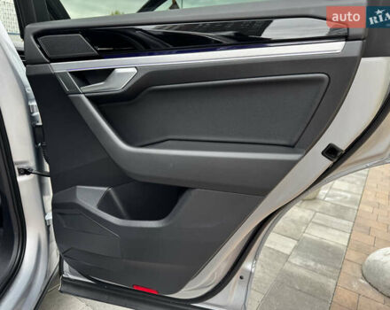 Фольксваген Туарег 2020 у Києві на Automoto.ua Сірий Фольксваген Туарег, об'ємом двигуна 3 л та пробігом 41 тис. км за 48700 $, фото 21 на Automoto.ua