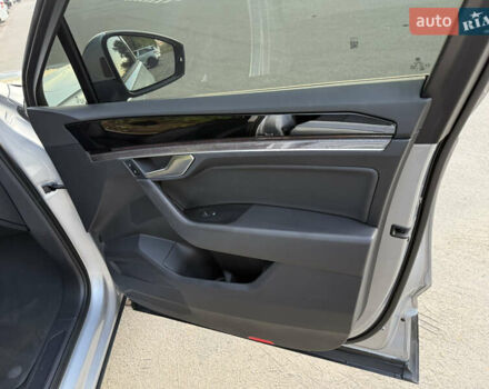 Серый Фольксваген Туарег, объемом двигателя 3 л и пробегом 56 тыс. км за 49000 $, фото 17 на Automoto.ua