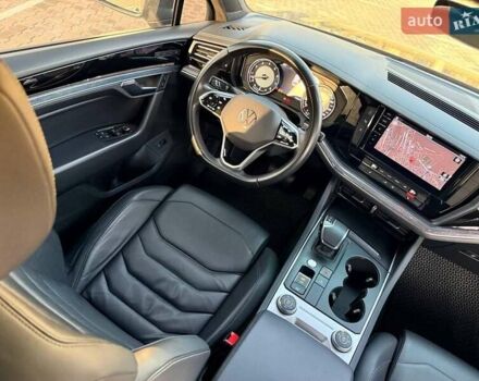 Серый Фольксваген Туарег, объемом двигателя 3 л и пробегом 115 тыс. км за 40500 $, фото 3 на Automoto.ua