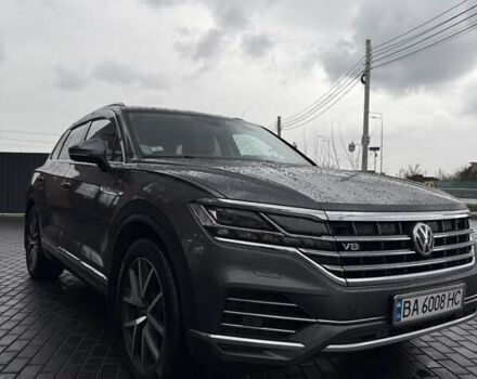 Серый Фольксваген Туарег, объемом двигателя 3.96 л и пробегом 185 тыс. км за 50100 $, фото 4 на Automoto.ua