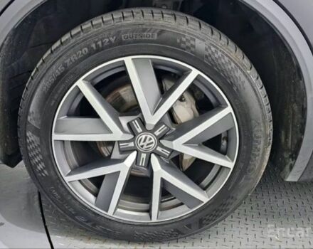 Серый Фольксваген Туарег, объемом двигателя 3 л и пробегом 88 тыс. км за 51200 $, фото 4 на Automoto.ua