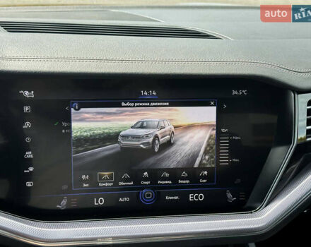 Серый Фольксваген Туарег, объемом двигателя 3 л и пробегом 160 тыс. км за 51500 $, фото 44 на Automoto.ua