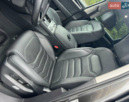 Серый Фольксваген Туарег, объемом двигателя 2.97 л и пробегом 120 тыс. км за 52500 $, фото 28 на Automoto.ua