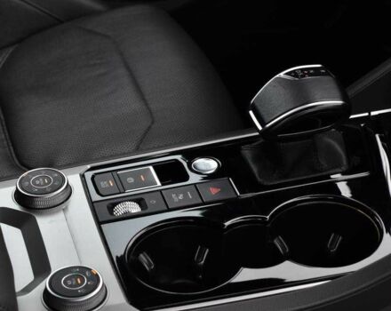 Сірий Фольксваген Туарег, об'ємом двигуна 3 л та пробігом 204 тис. км за 41999 $, фото 16 на Automoto.ua