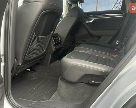 Сірий Фольксваген Туарег, об'ємом двигуна 3 л та пробігом 88 тис. км за 39726 $, фото 14 на Automoto.ua