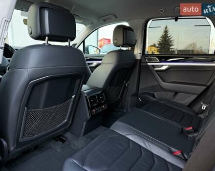 Серый Фольксваген Туарег, объемом двигателя 3 л и пробегом 135 тыс. км за 52999 $, фото 58 на Automoto.ua