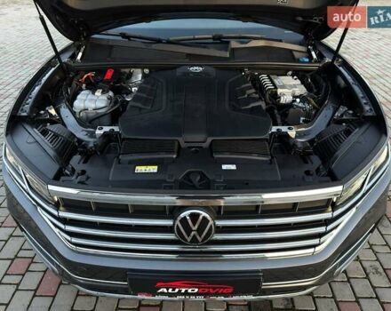 Серый Фольксваген Туарег, объемом двигателя 3 л и пробегом 135 тыс. км за 52999 $, фото 101 на Automoto.ua