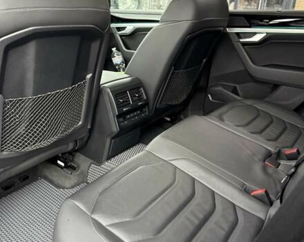 Серый Фольксваген Туарег, объемом двигателя 3.96 л и пробегом 185 тыс. км за 50100 $, фото 7 на Automoto.ua