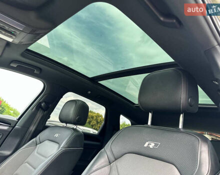 Серый Фольксваген Туарег, объемом двигателя 3 л и пробегом 160 тыс. км за 51500 $, фото 76 на Automoto.ua