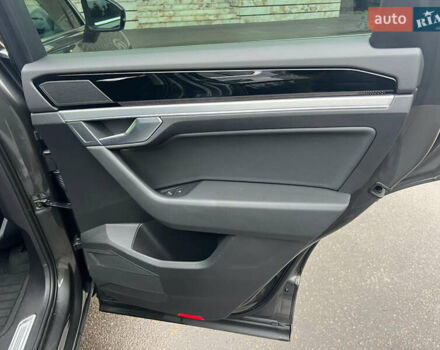 Серый Фольксваген Туарег, объемом двигателя 2.97 л и пробегом 120 тыс. км за 52500 $, фото 30 на Automoto.ua