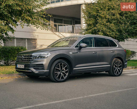 Фольксваген Туарег 2020 в Киеве на Automoto.ua Серый Фольксваген Туарег, объемом двигателя 3 л и пробегом 45 тыс. км за 59900 $, фото 1 на Automoto.ua