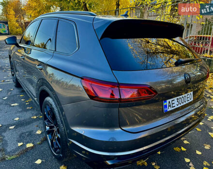 Фольксваген Туарег 2020 у Кривому Розі на Automoto.ua Сірий Фольксваген Туарег, об'ємом двигуна 3.96 л та пробігом 111 тис. км за 72000 $, фото 6 на Automoto.ua