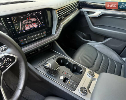 Серый Фольксваген Туарег, объемом двигателя 2.97 л и пробегом 125 тыс. км за 46800 $, фото 20 на Automoto.ua