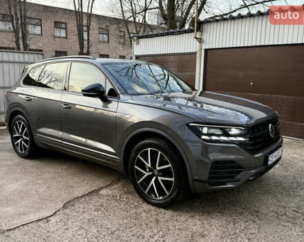 Серый Фольксваген Туарег, объемом двигателя 2.97 л и пробегом 125 тыс. км за 46800 $, фото 3 на Automoto.ua