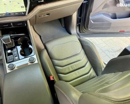 Сірий Фольксваген Туарег, об'ємом двигуна 3 л та пробігом 100 тис. км за 49500 $, фото 29 на Automoto.ua