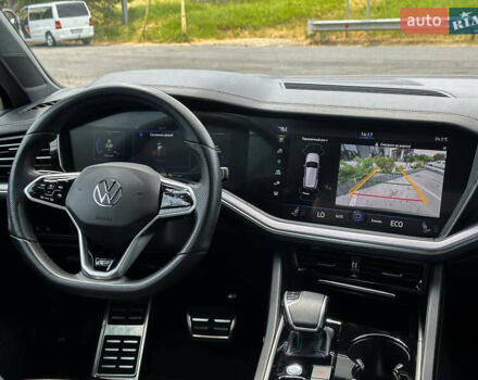 Серый Фольксваген Туарег, объемом двигателя 3 л и пробегом 160 тыс. км за 51500 $, фото 58 на Automoto.ua