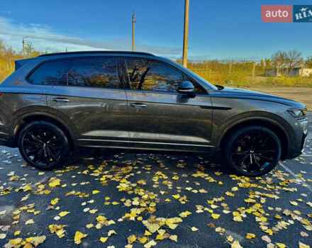 Фольксваген Туарег 2020 у Кривому Розі на Automoto.ua Сірий Фольксваген Туарег, об'ємом двигуна 3.96 л та пробігом 111 тис. км за 72000 $, фото 3 на Automoto.ua