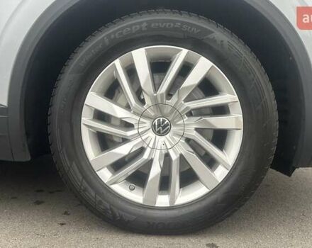 Сірий Фольксваген Туарег, об'ємом двигуна 3 л та пробігом 88 тис. км за 39726 $, фото 15 на Automoto.ua