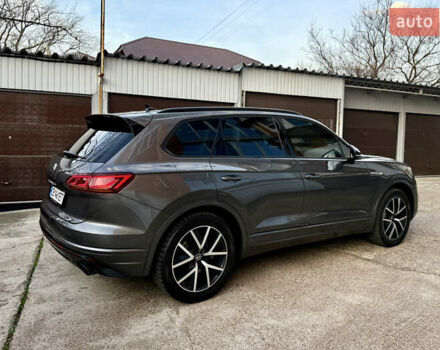 Серый Фольксваген Туарег, объемом двигателя 2.97 л и пробегом 125 тыс. км за 46800 $, фото 7 на Automoto.ua