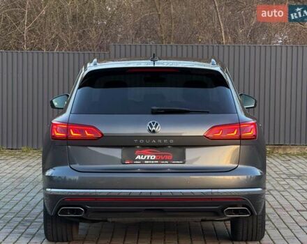 Серый Фольксваген Туарег, объемом двигателя 3 л и пробегом 135 тыс. км за 52999 $, фото 4 на Automoto.ua