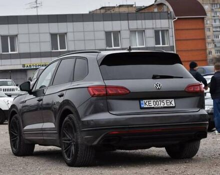 Сірий Фольксваген Туарег, об'ємом двигуна 2.99 л та пробігом 204 тис. км за 41999 $, фото 3 на Automoto.ua